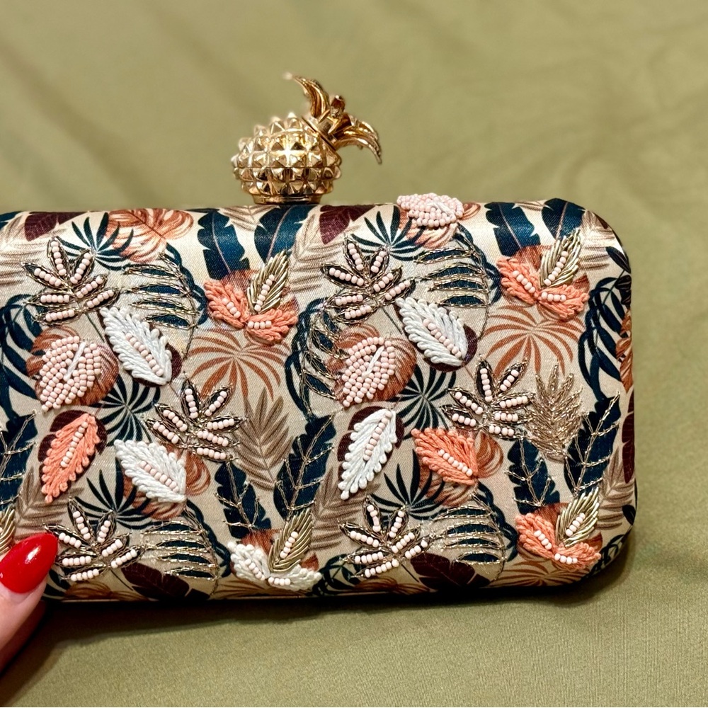 Serpui Marie Beaded Pineapple Clasp Clutch – Tropical Embroidered Bag